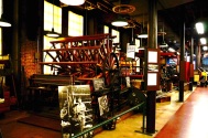 Maquinaria fabricada en Paterson para confeccion de telas, notese los brazos que son de madera.