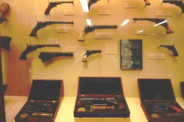 Distintos modelos de revolveres Colt Paterson, usados desde 1836 en diferentes calibres.