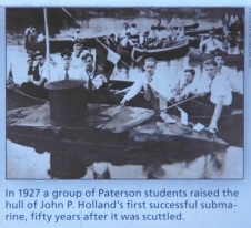 Estudiantes de Paterson desarrollando el proyecto de John P. Holland 1927 con el primer submarino.